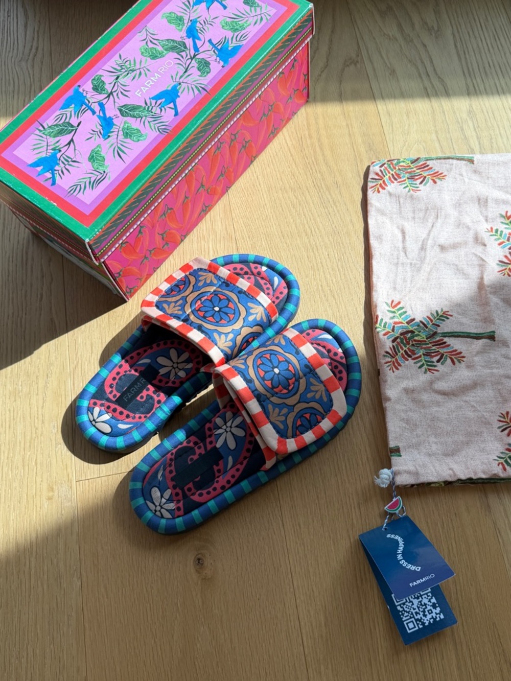 FARM RIO Black Night Sky Puffy Slide Sandals 🌈✨ Velcro NIB